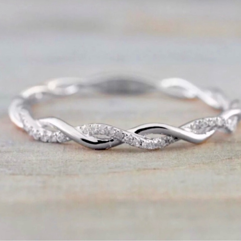 New Silver Twist Diamond Ring